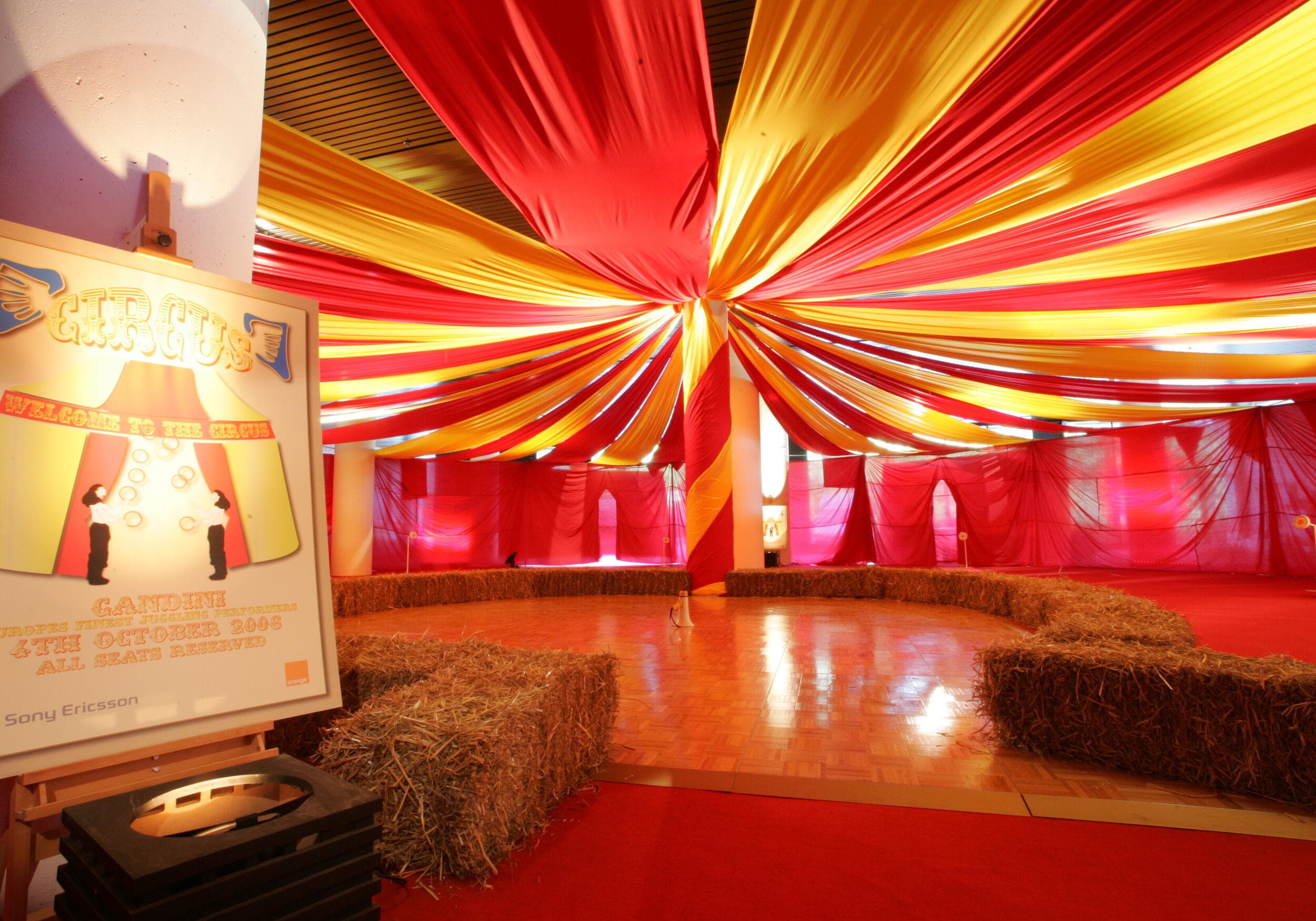Exhibition Hall Themed Nightclub