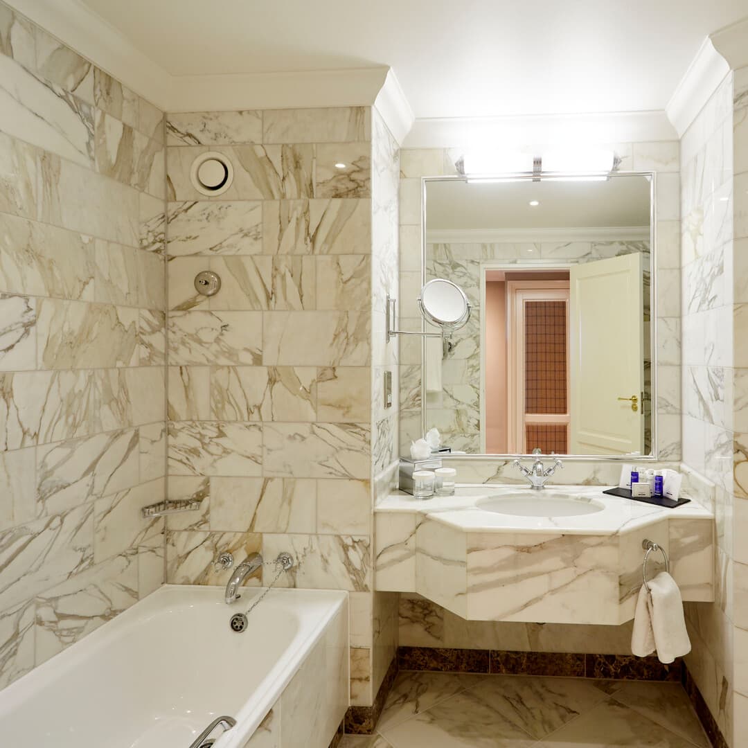 Signature Room Bathroom